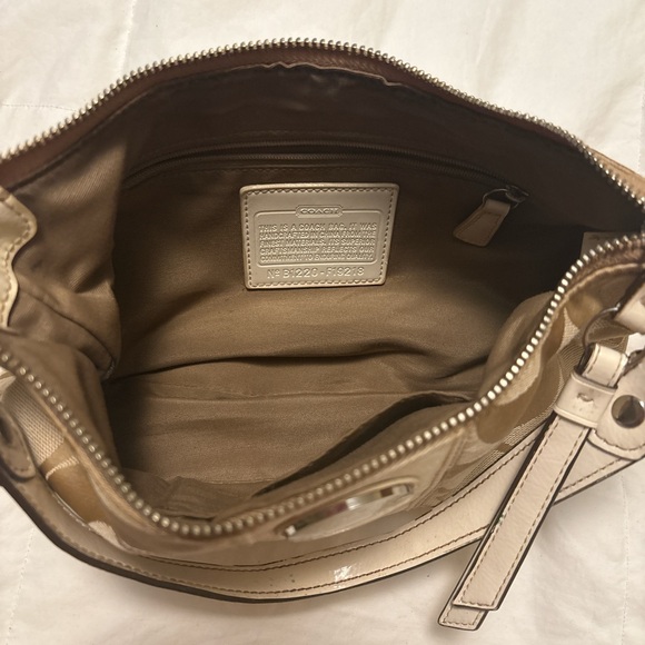 Coach F19218 Beige and Cream Shoulder Bag - Picture 5 of 9